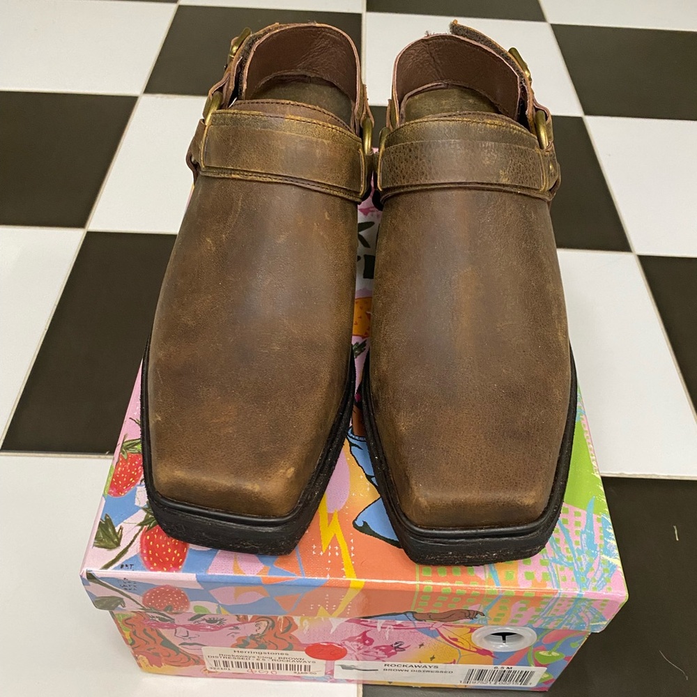 RARE FIND! Distressed Brown Leather Clogs by Jeffrey Campbell ✨